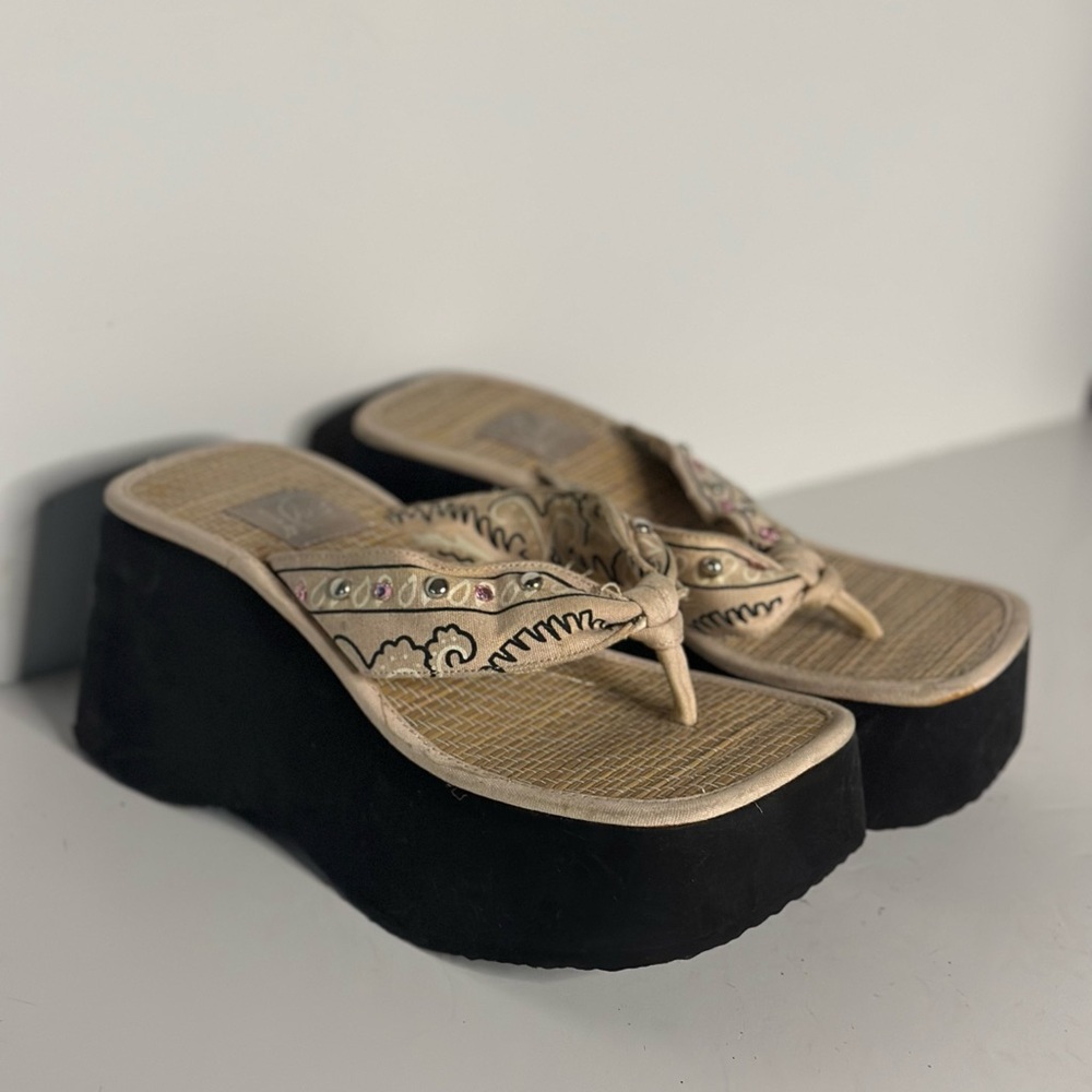 A Paris Y2K - wedge sandal